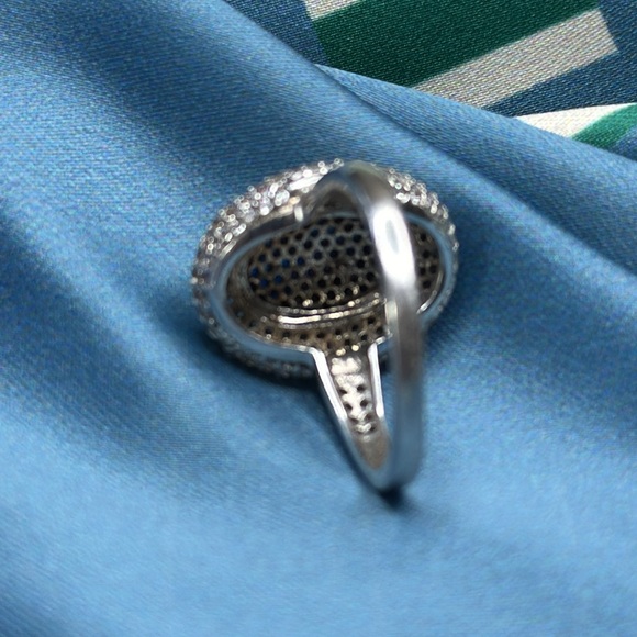 Beautiful Sterling Silver Ring 💍 With Blue And White Zirconia - Picture 5 of 6